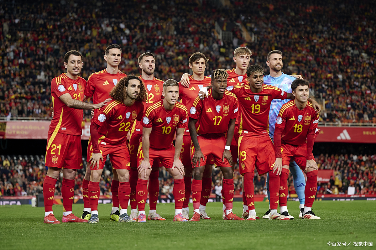 荷兰队在外场击败对手，成功晋级年欧锦赛的简单介绍