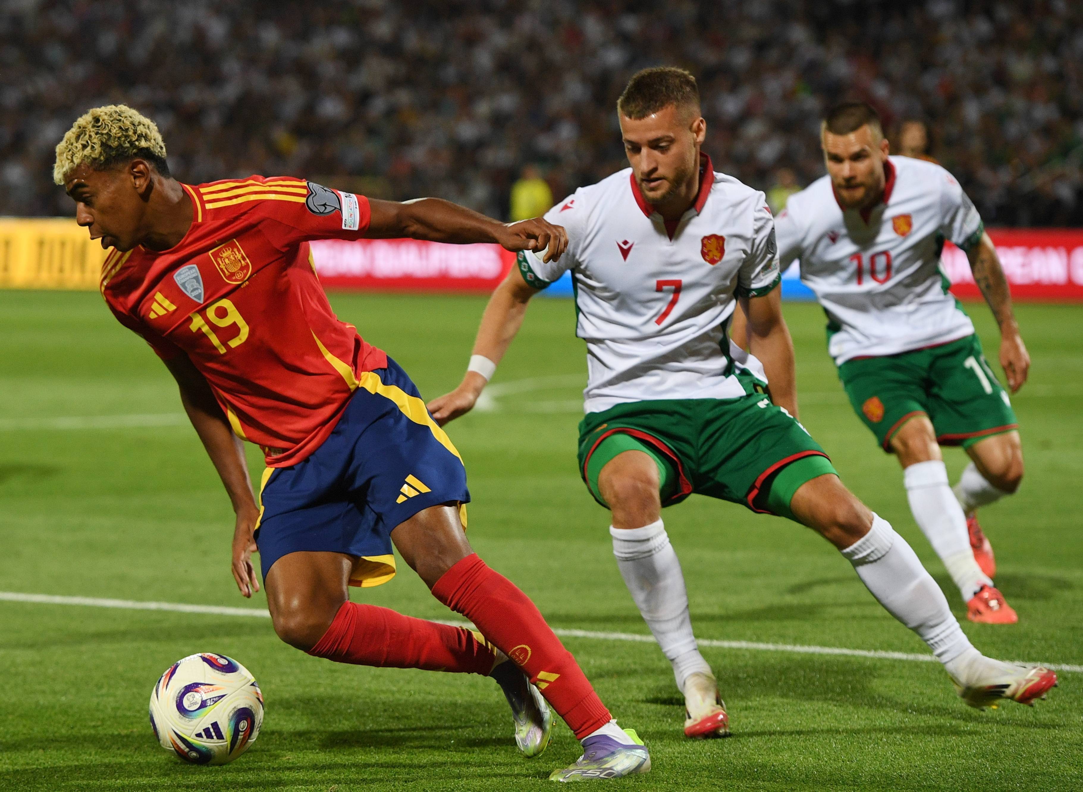 包含英格兰战胜保加利亚，提前锁定欧预赛小组第一的词条