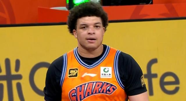 上海男篮大胜江苏队,士气高涨 上海男篮大胜江苏队,士气高涨