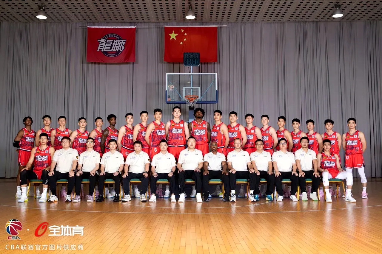 包含广州龙狮宣布签下外援，球队实力再进一步的词条