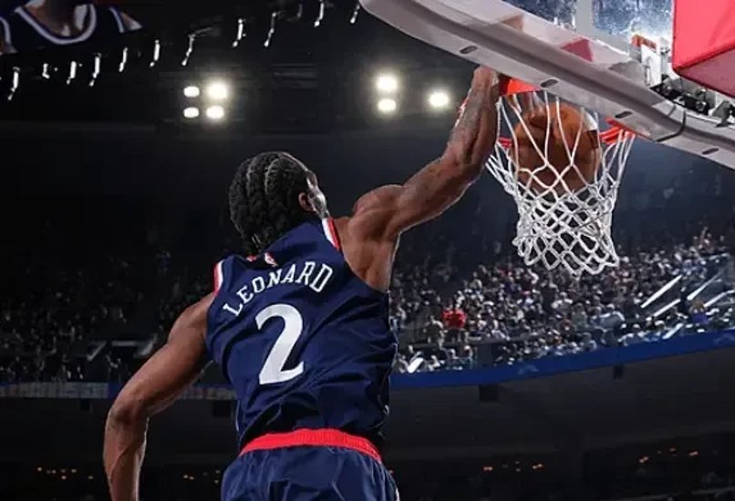 快船队客场取胜，小卡连续砍下30+得分的简单介绍