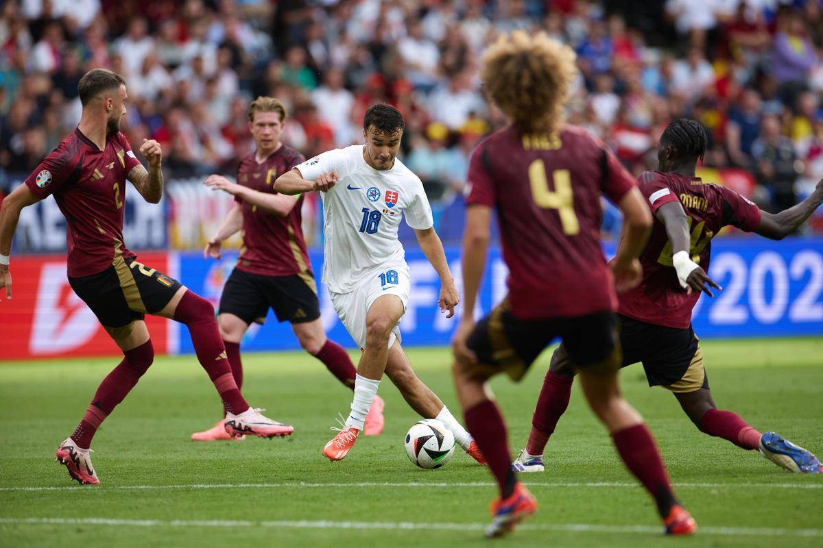 欧国联斯洛文尼亚参赛队蓄势待发的简单介绍