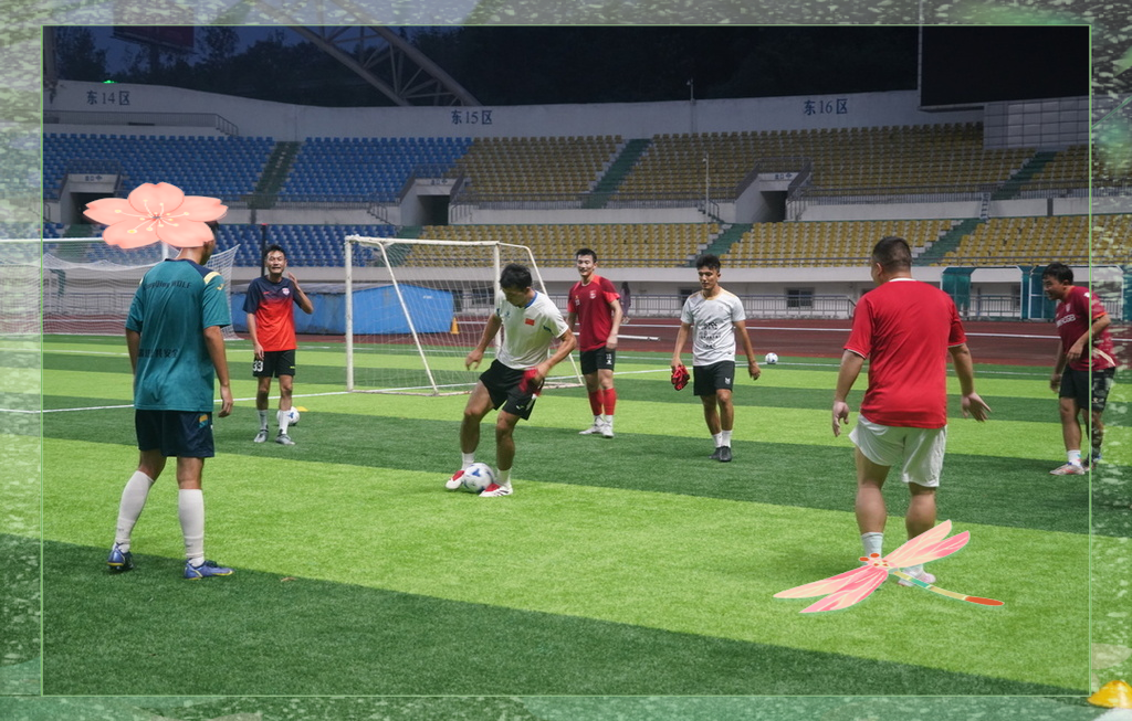 足球联赛争夺激烈，哪支球队奋力冲刺？的简单介绍