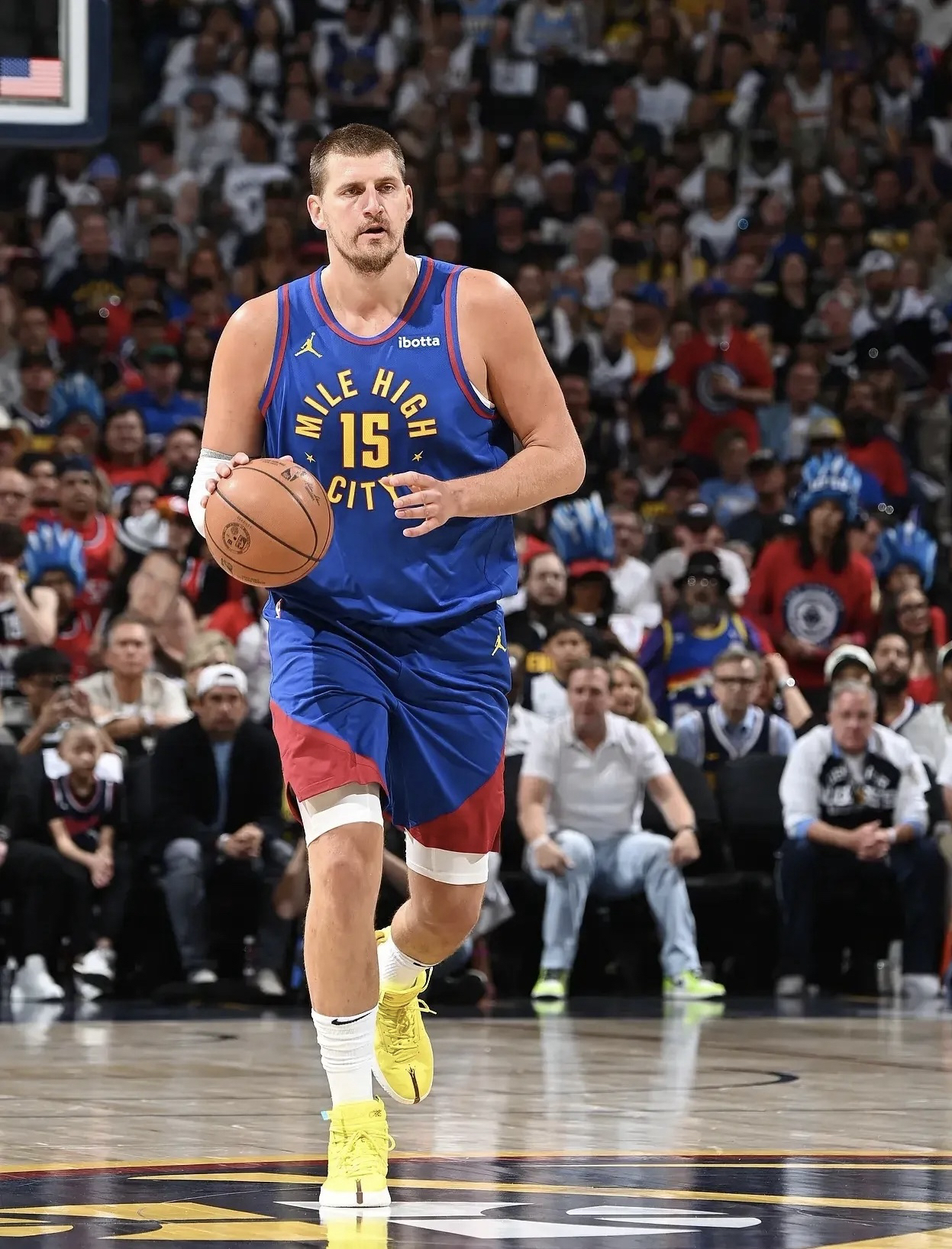 掘金外线射手状态火热，助球队赢得关键胜利的简单介绍