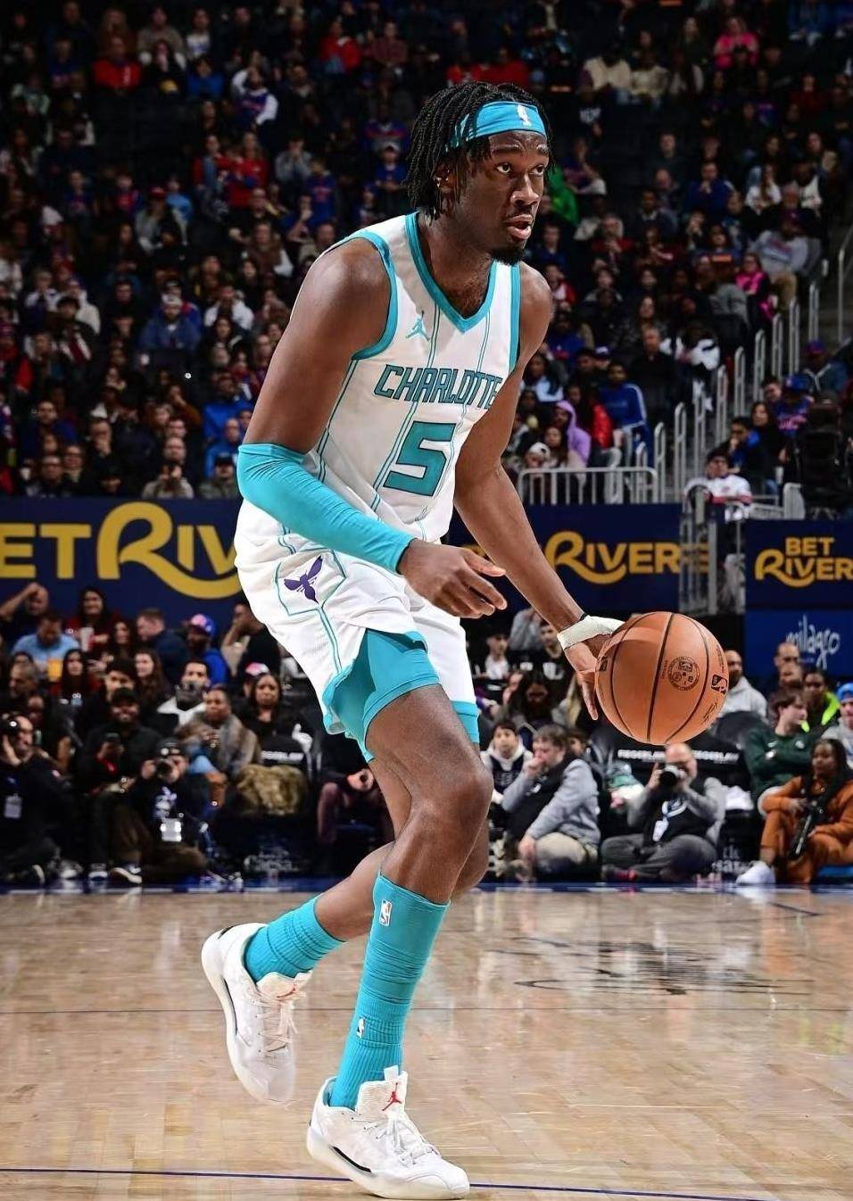 od体育下载-快船大胜黄蜂，保持不败纪录