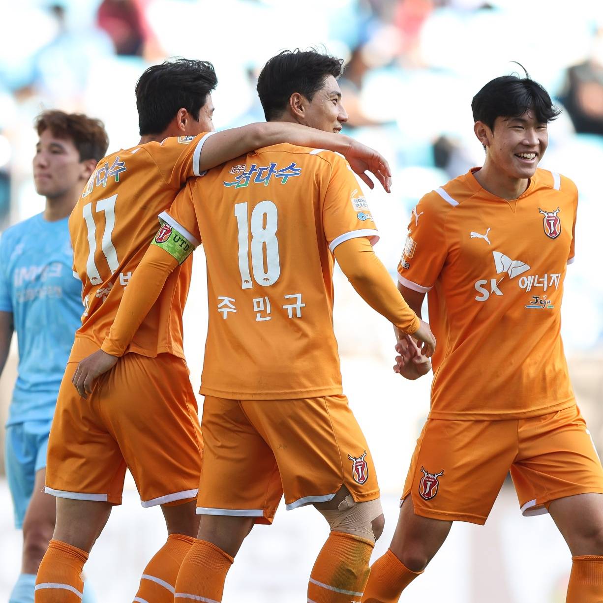 包含都灵客场逆袭，豪取三分领跑的词条