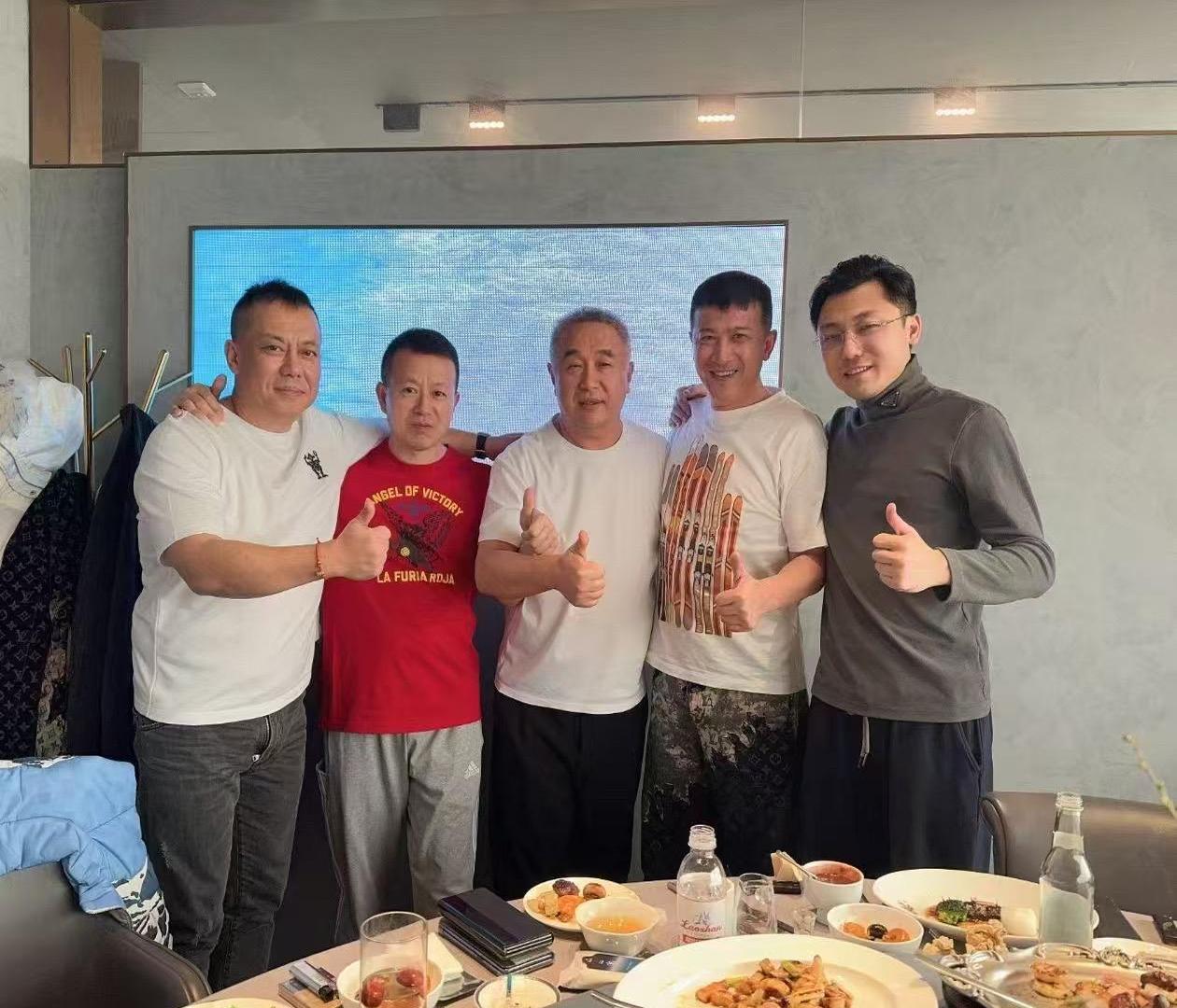 青岛黄海老板怒斥球队表现糟糕，威胁换帅处理的简单介绍