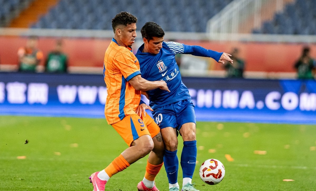 中游之战：泰山主场对决申花，争夺积分。的简单介绍