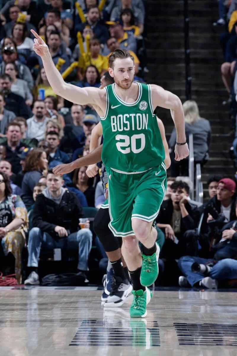 od体育在线-包含步行者惨遭爵士反击，戈登-海沃德挺身而出的词条